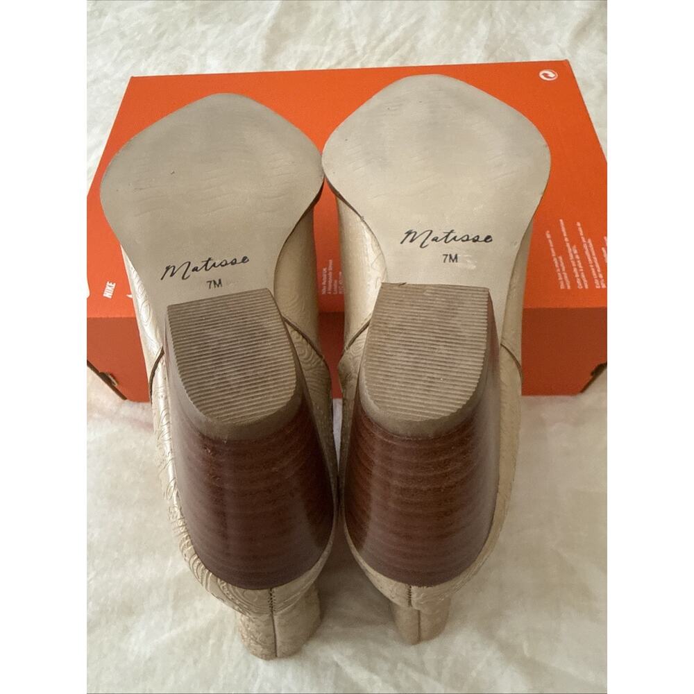 Matisse Women's Caty Tan Tooled Leather Booties Size 7 - Picture 11 of 12
